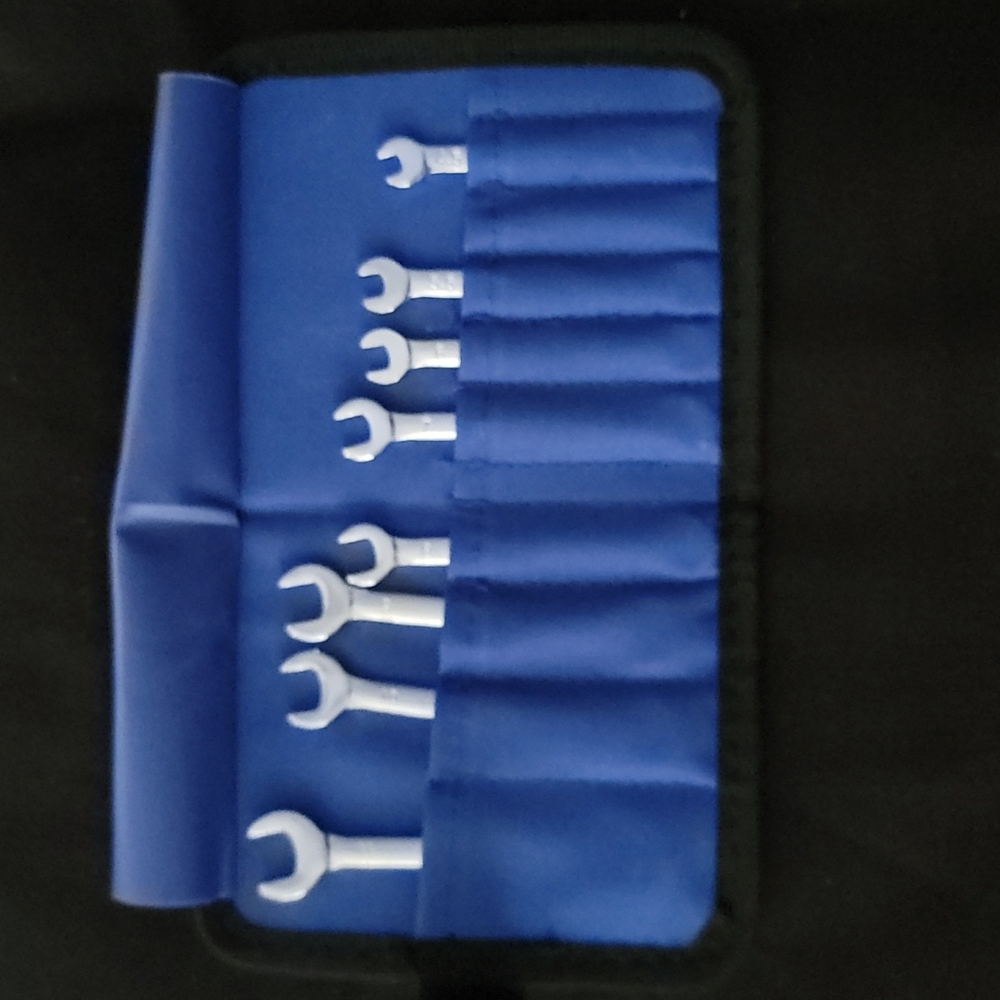 9 piece wrench set (size 5 missing)